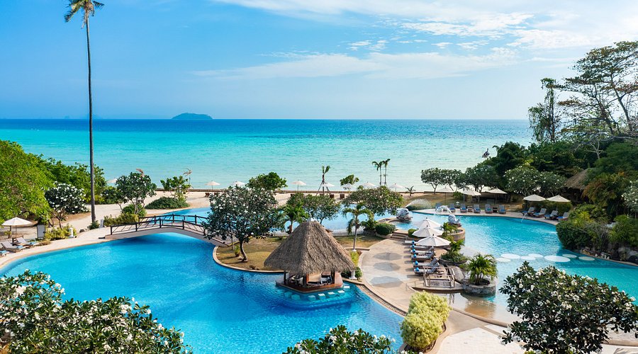 enjoying-swimming-pools-phi-phi